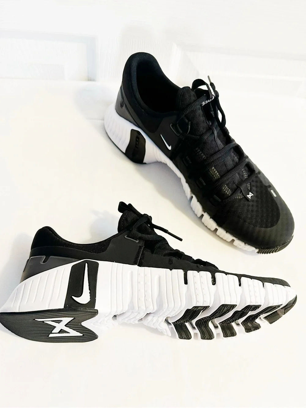 Nike Men’s Free Metcon Black and White Athletic Sneakers